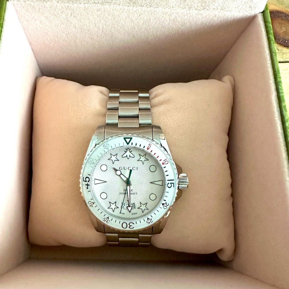 NEW IN BOX GUCCI DIVE WATCH 40mm.